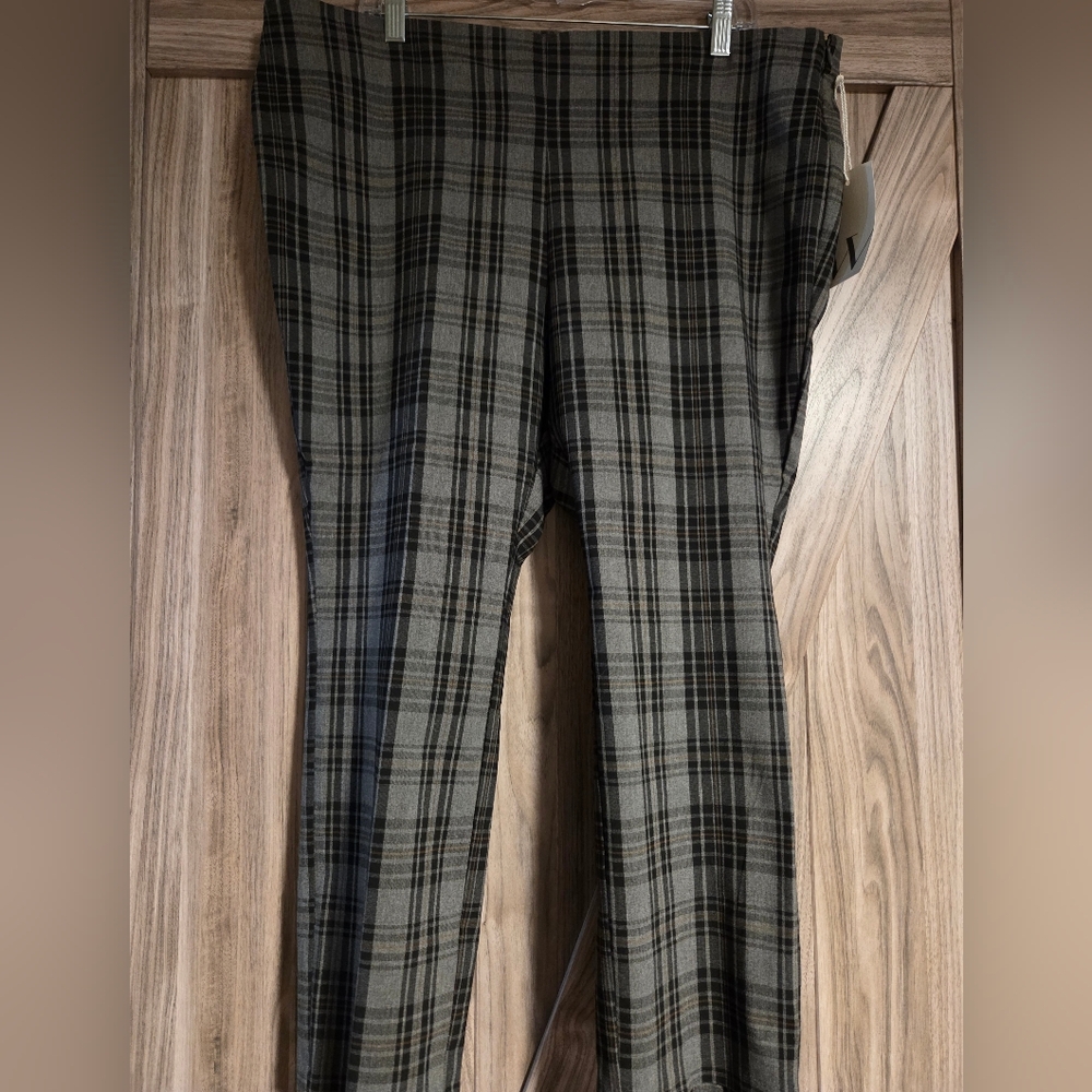 Worthington Women's Black and Gray Plaid Trousers